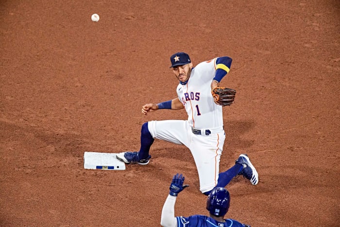 Altuve’s shaky delivery to Correa